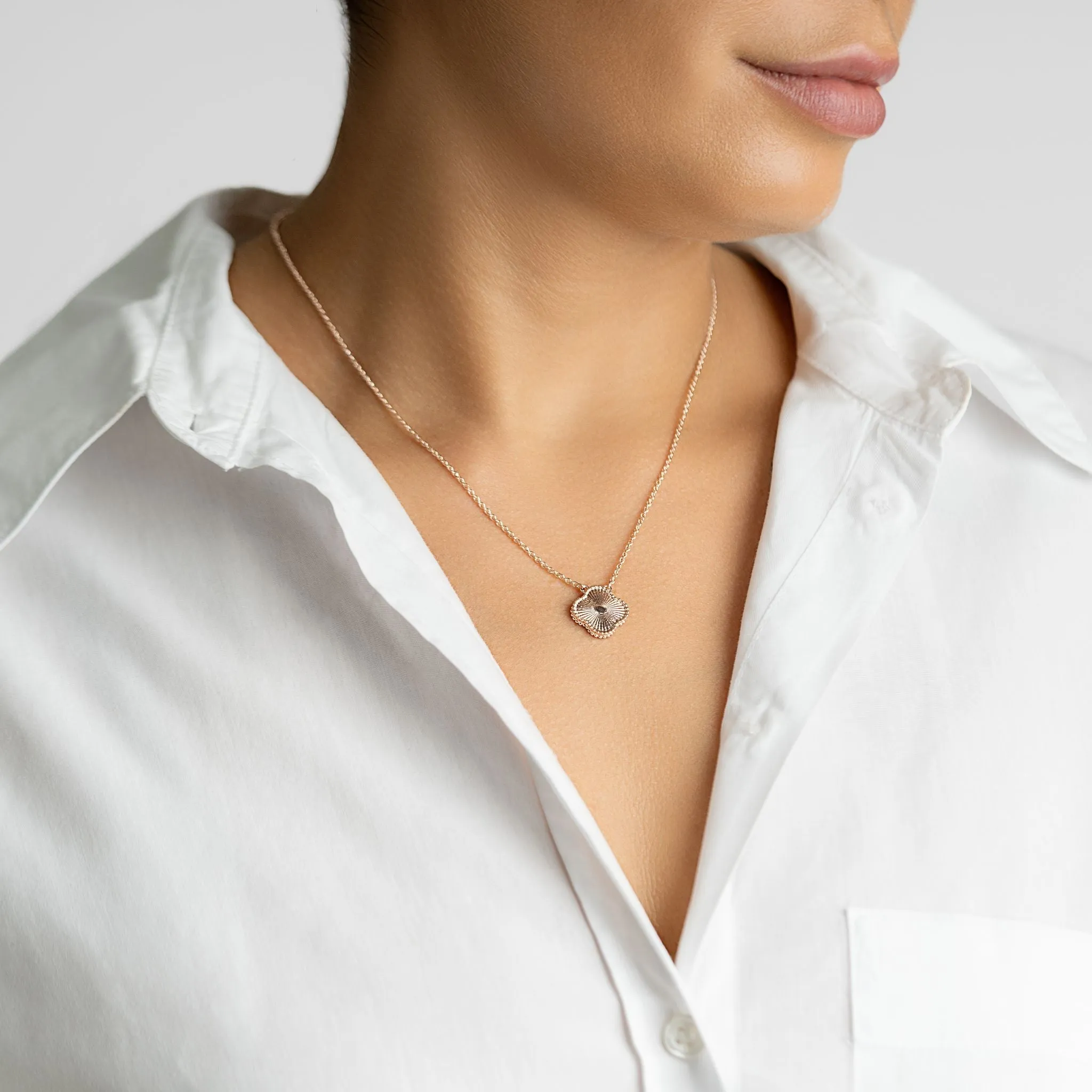 Beveled Flower Necklace rose gold