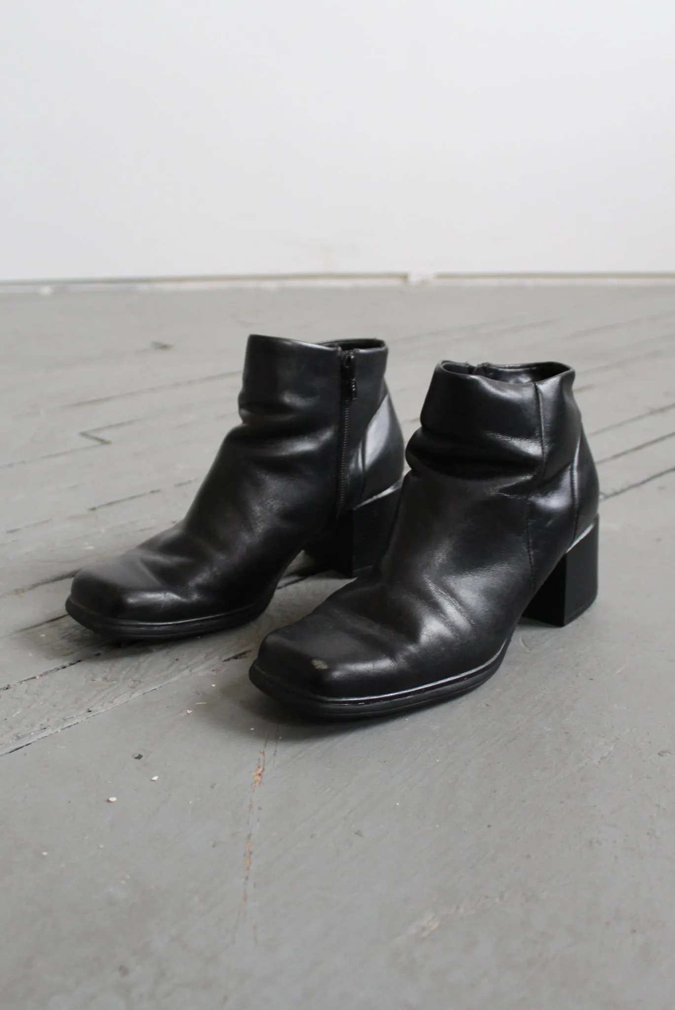 black leather ankle boots sz.8 1919 Vintage