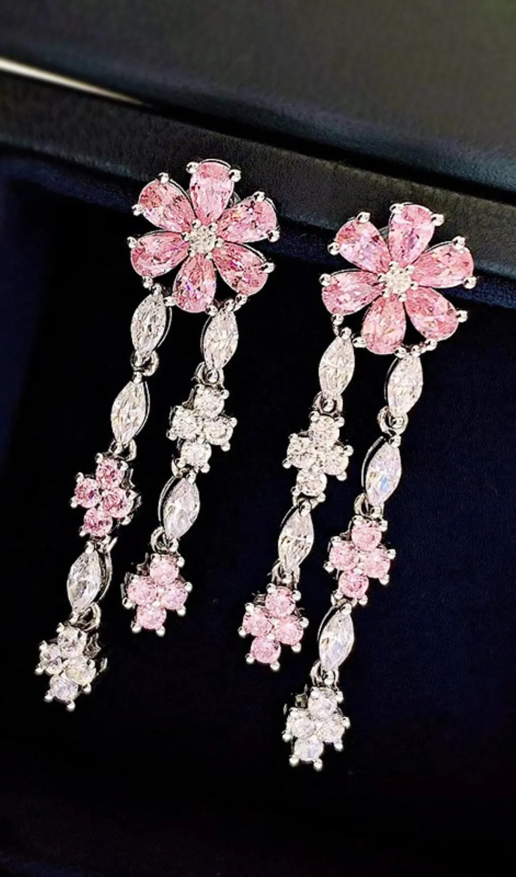 DROP SHAPED FLOWER EARRINGS Gloria Lanvin