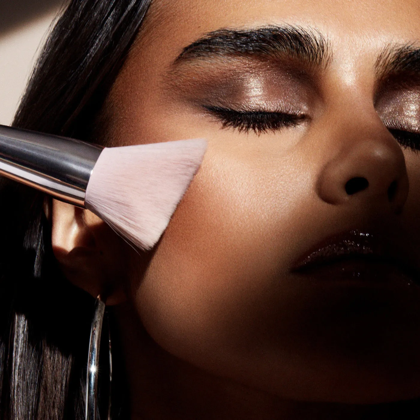 Fenty Beauty by Rihanna Cheek Hugging Bronzer Brush 190 NIB