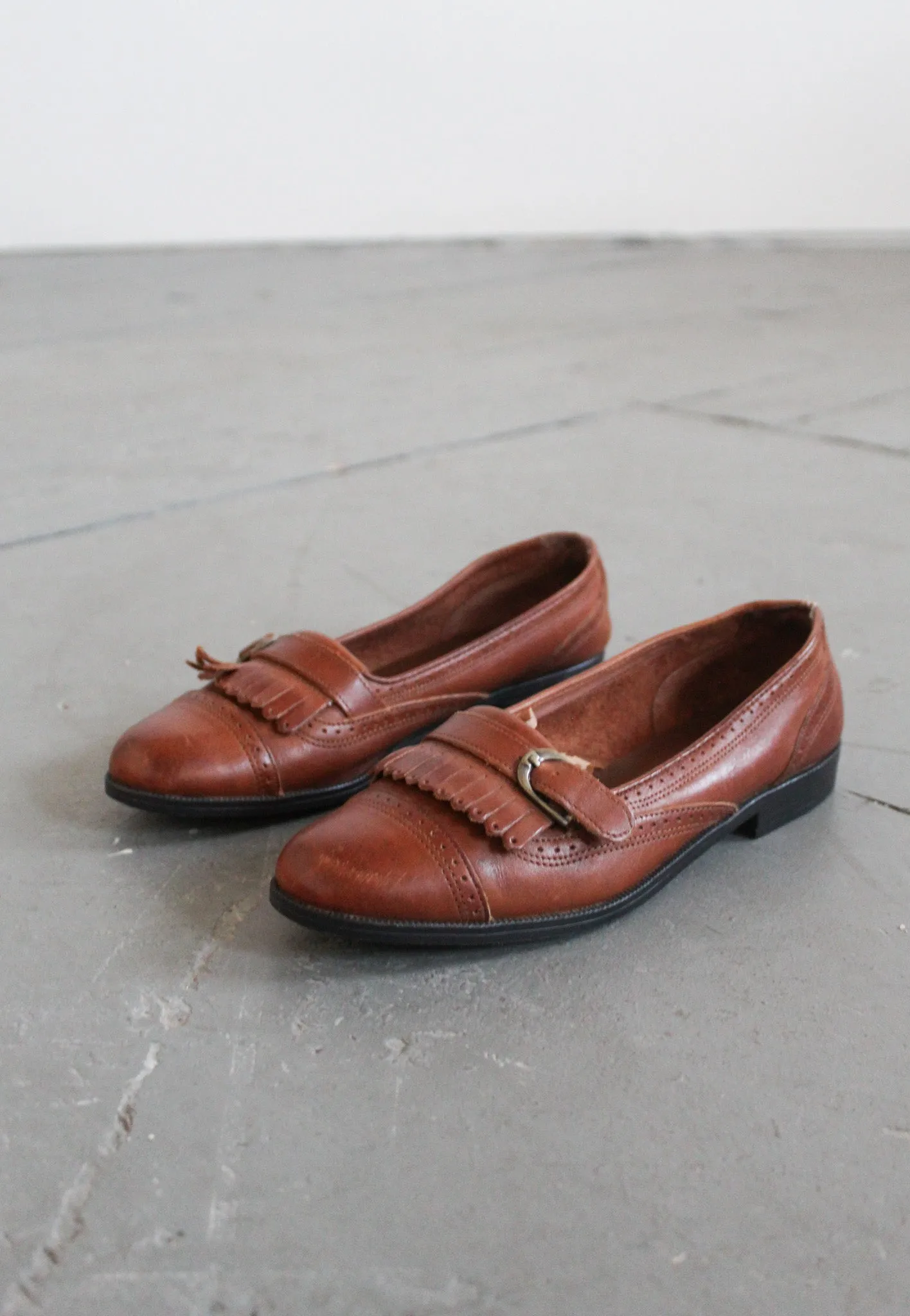 honey leather loafers size 6 1/2 1919 Vintage