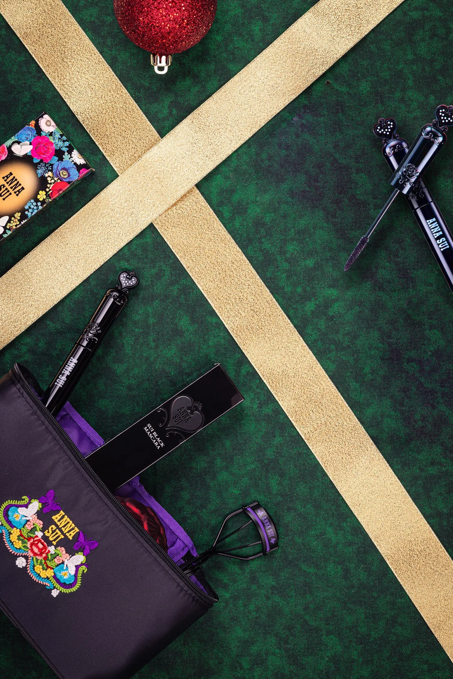 Limited Edition: Sui Black Mascara & Eyelash Curler Gift Set Annasui