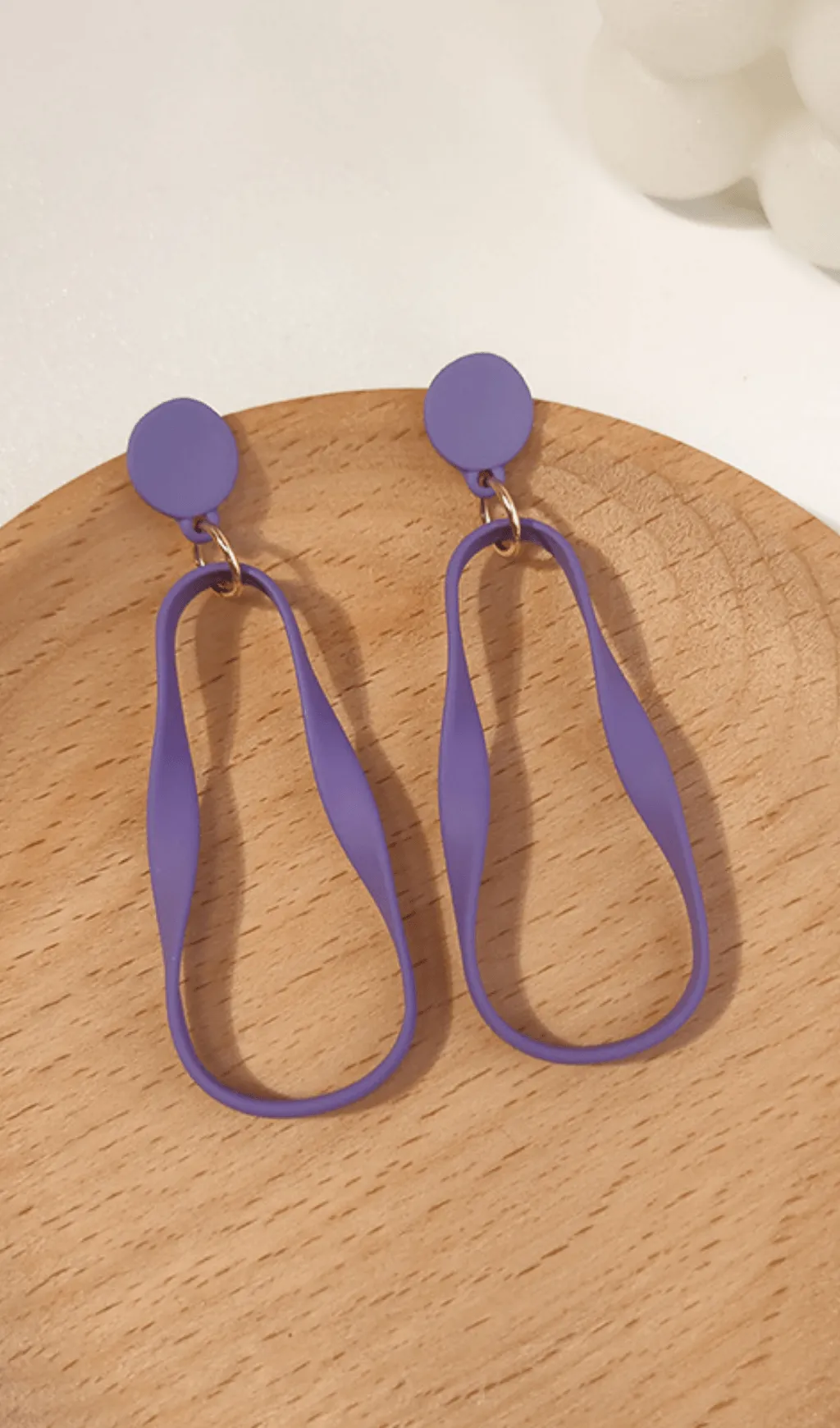 Matte geometric stud earrings. Gloria Lanvin