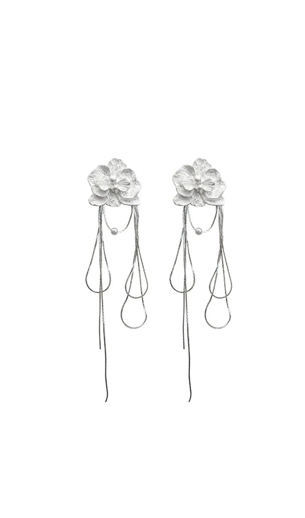 METALLIC FLOWER CHAIN TASSEL EARRINGS Gloria Lanvin