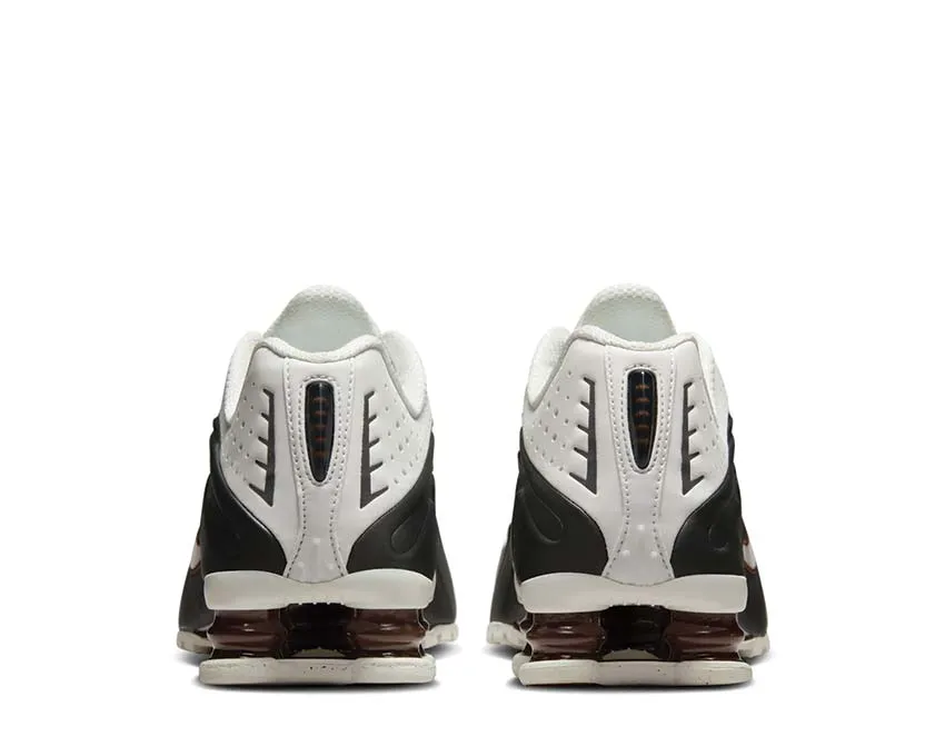Nike Shox R4 W "Sail Black"