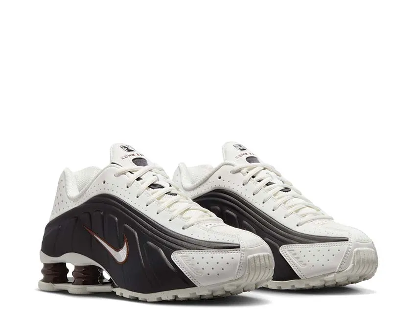 Nike Shox R4 W "Sail Black"