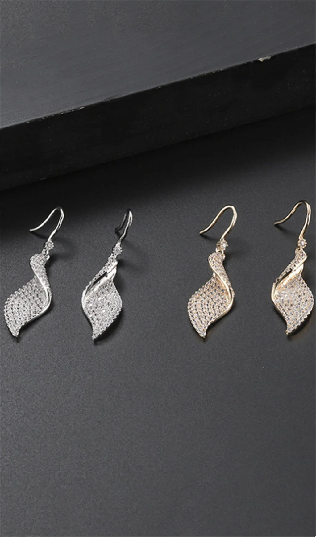 SPRIAL LONG ZIRCON EARRINGS Gloria Lanvin