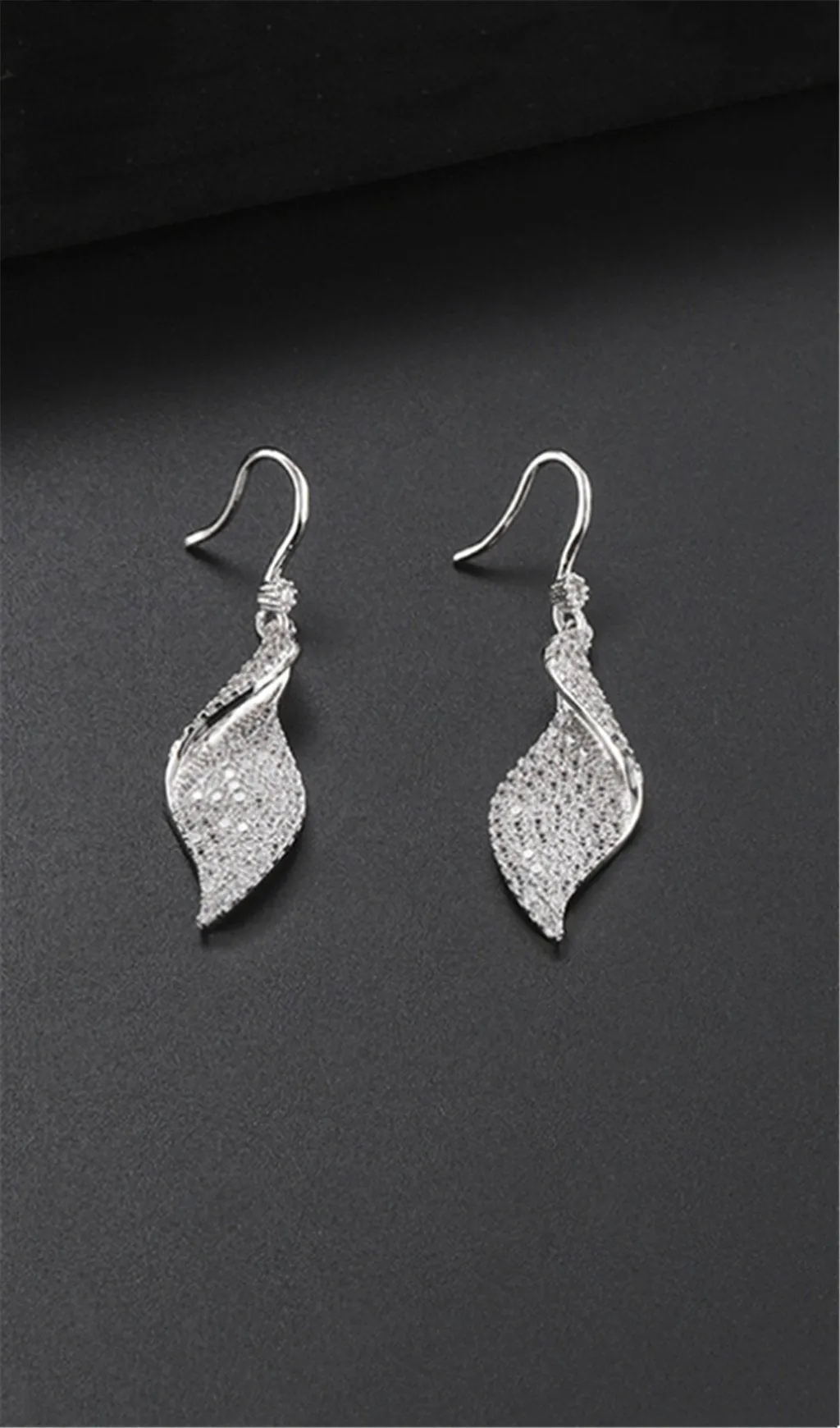 SPRIAL LONG ZIRCON EARRINGS Gloria Lanvin