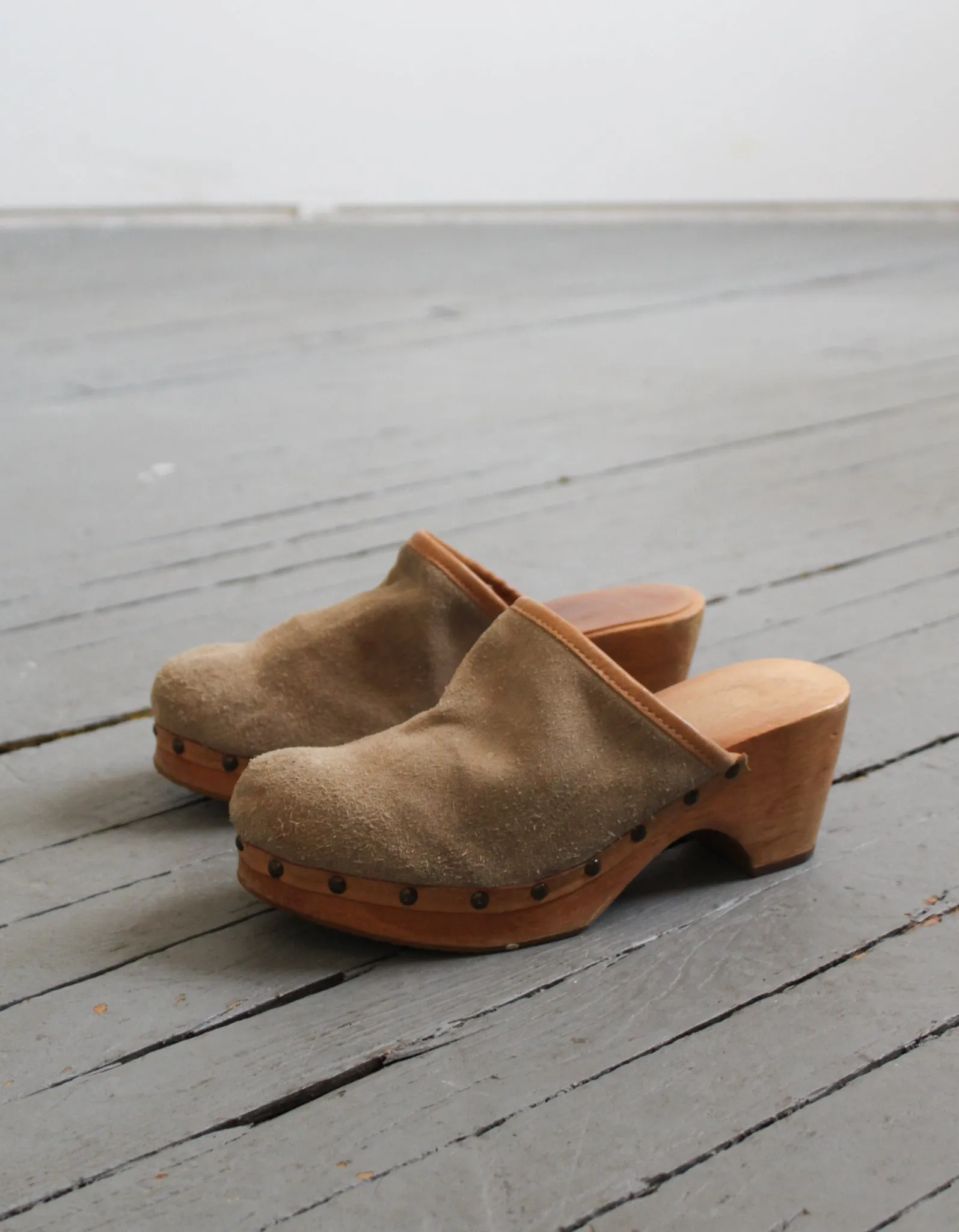 vintage suede clogs 1919 Vintage